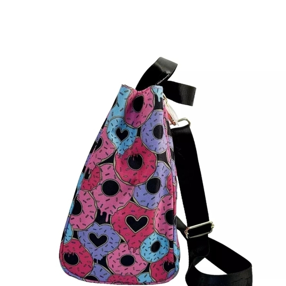 🔹️Betsey Johnson🔹️ Insulated Pink Donut Lunch Tote Size 10"x9"x5" - Picture 4 of 6